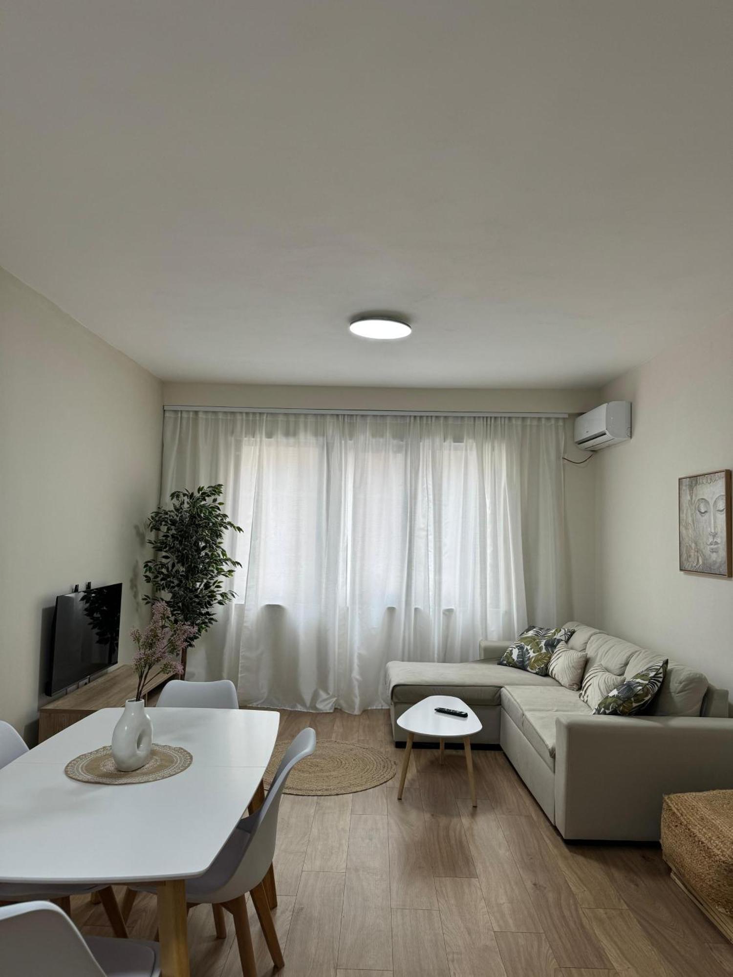 Denny's Lincoln Center Apartment *