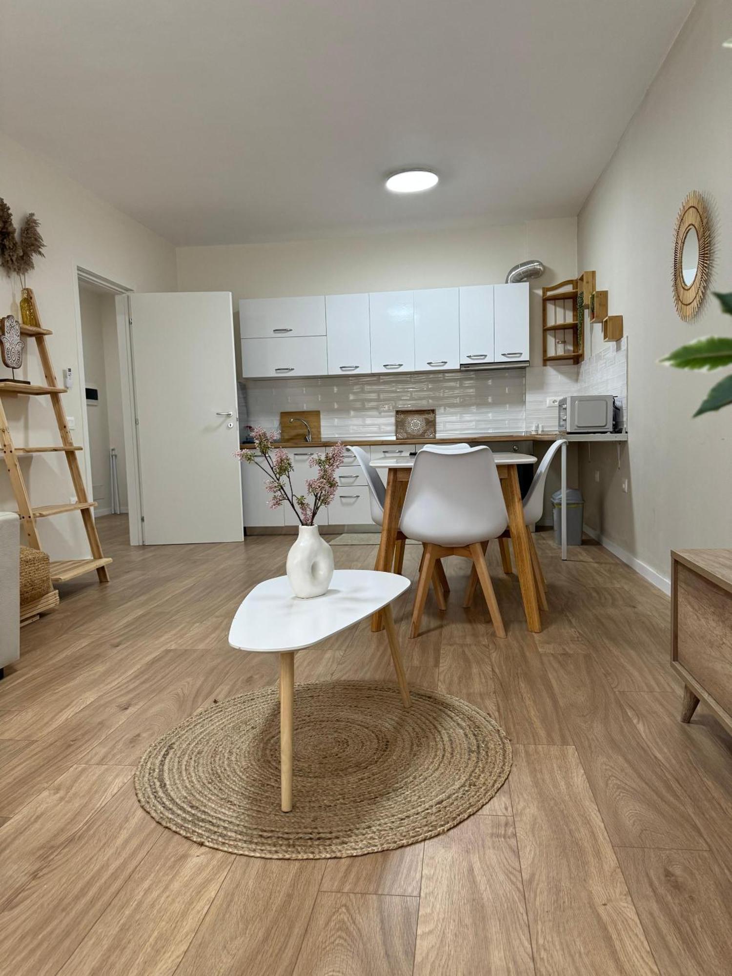 Denny's Lincoln Center Apartment *